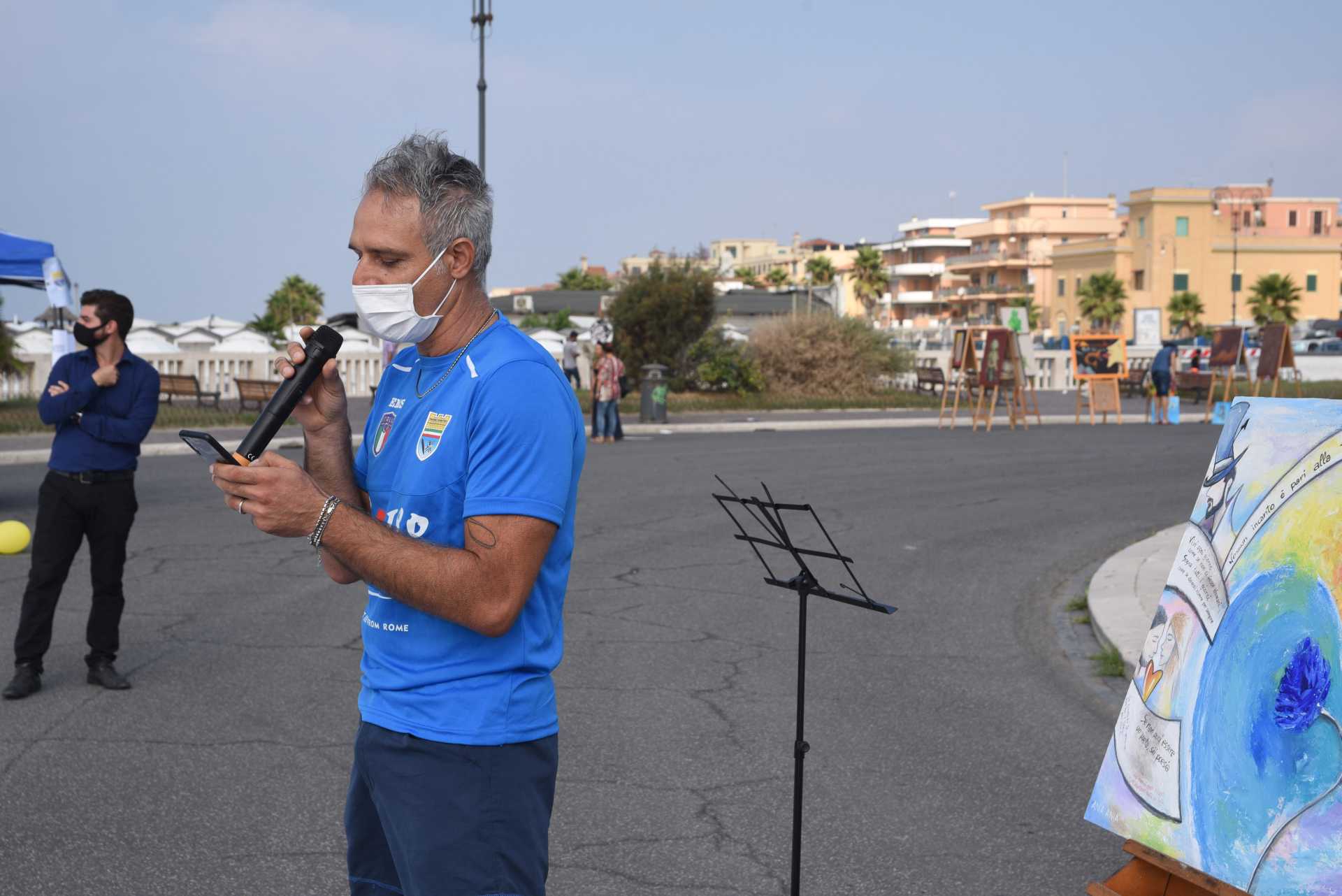 Lettere in viaggio:quando la poesia sbarca (e sbanca) al pontile di Ostia